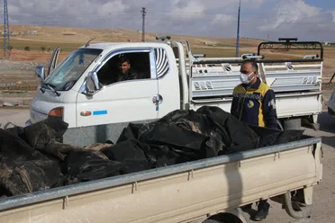 تقرير حقوقي يوثّق مقتل 21 سجيناً على يد "قسد" في ريف عين العرب