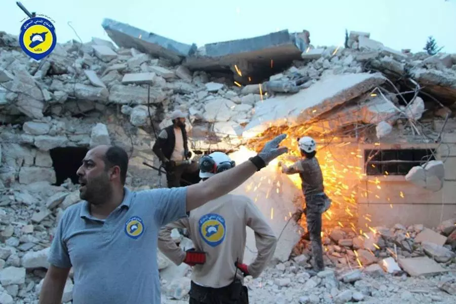 ١٣ شهيد في قصف بصاروخ أرض - أرض على قرية "عويجل" بريف حلب