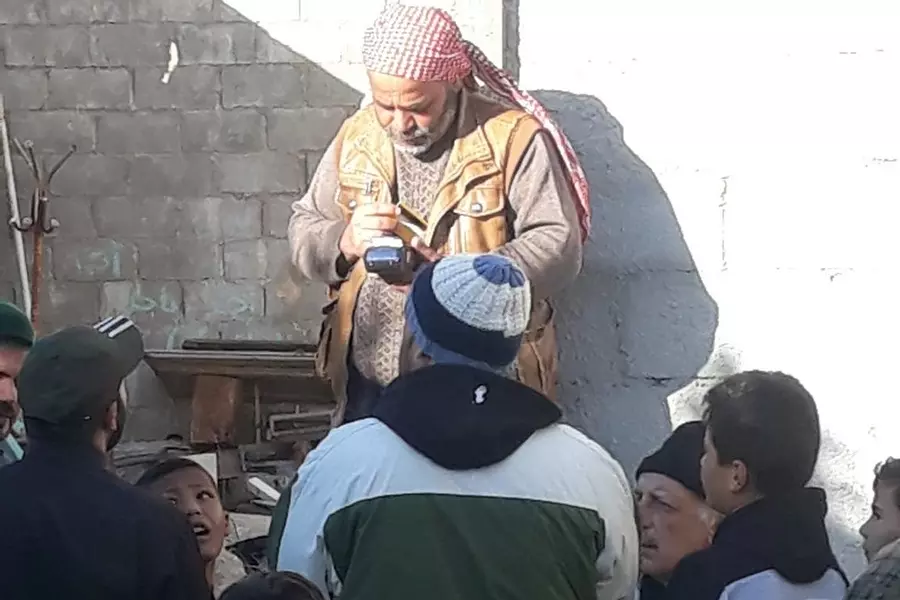 تعميقاً لأزمة تأمين لقمة العيش .. النظام يشرع ببيع الخبز عبر "الذكية" في درعا