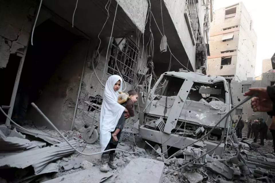بعد ٦ أيام من الهدوء .. "دوما" من جديد في مواجهة الطيران و المدفعية