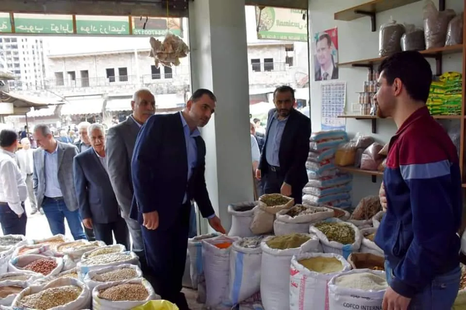 مكذباً رواية النظام .. خبير مصرفي يتحدث عن فضيحة الأسعار في سوريا
