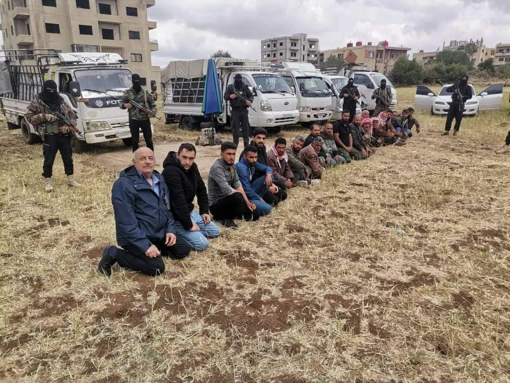 اختطاف مدنيين من قبل عصابة تابعة لـ"الأمن العسكري" على طريق "دمشق - السويداء"