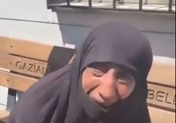 غضب شعبي.. سيدة سورية مسنة تتعرض للضرب في غازي عينتاب التركية والوالي يتدخل
